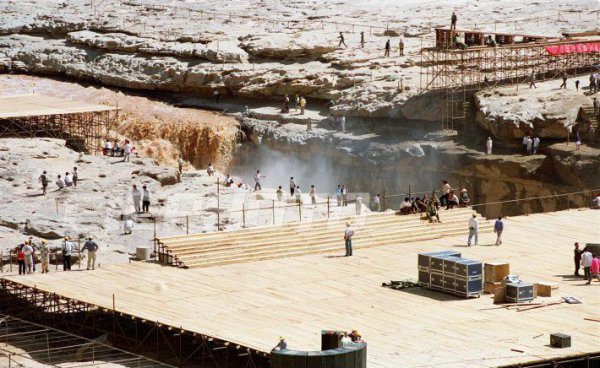 柯受良飞越黄河多少米