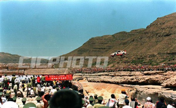 柯受良飞越黄河多少米