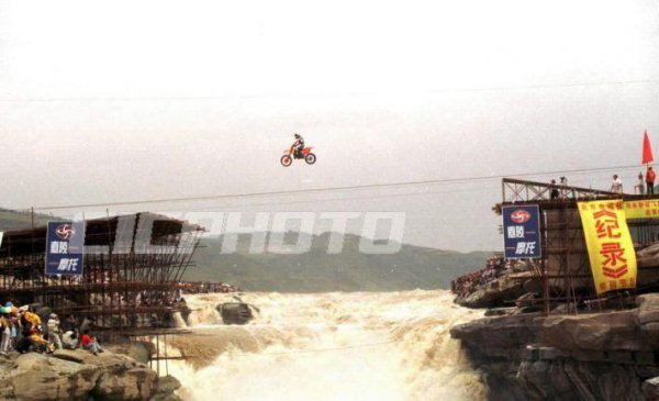 柯受良飞越黄河多少米