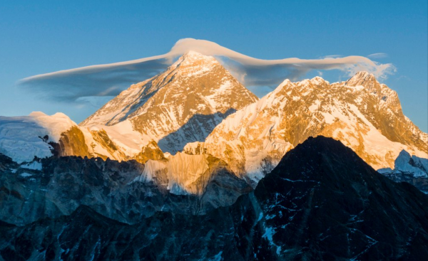 爬珠穆朗玛峰需要多少钱