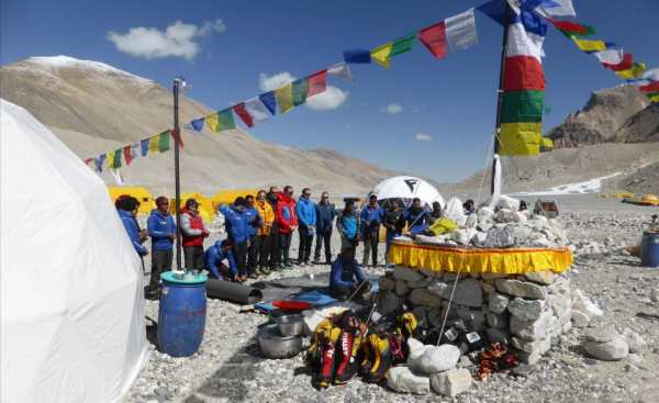 爬珠穆朗玛峰需要多少钱