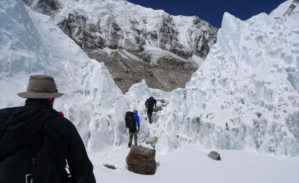 爬珠穆朗玛峰需要多少钱