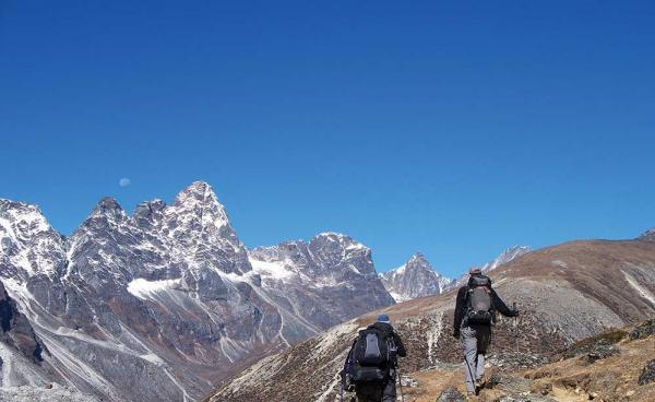 爬珠穆朗玛峰需要多少钱