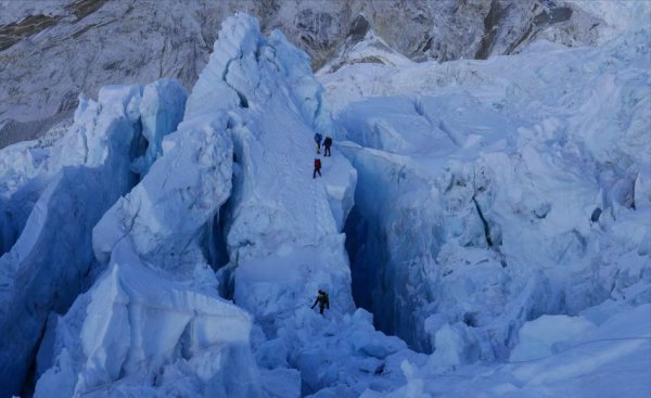 爬珠穆朗玛峰需要多少钱