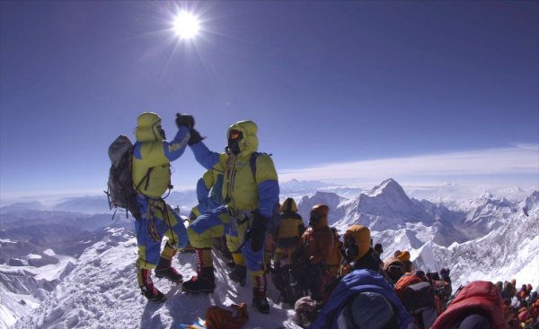 爬珠穆朗玛峰需要多少钱