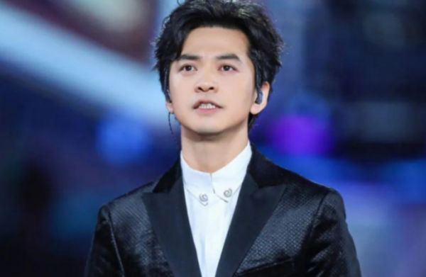 毕业于清华北大明星