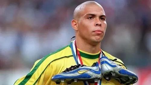 世界十大足球巨星