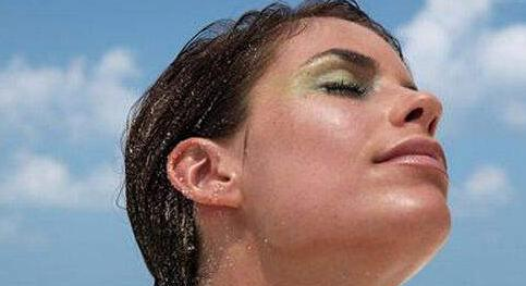 右耳朵发热的民间说法