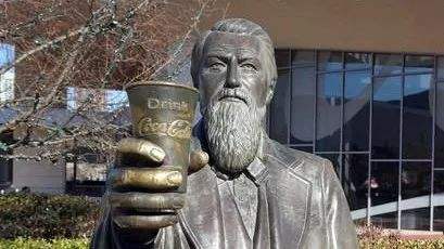 可乐是谁发明的