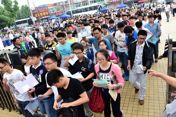 高考题难对哪些学生有利