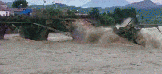 都江堰是哪个朝代修建的