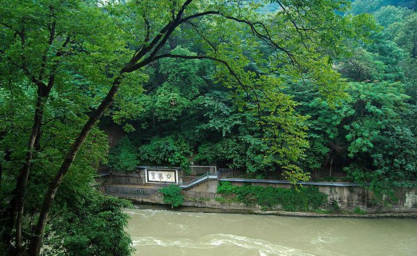 都江堰是哪个朝代修建的