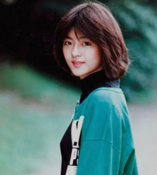 中山忍个人资料照片及简历