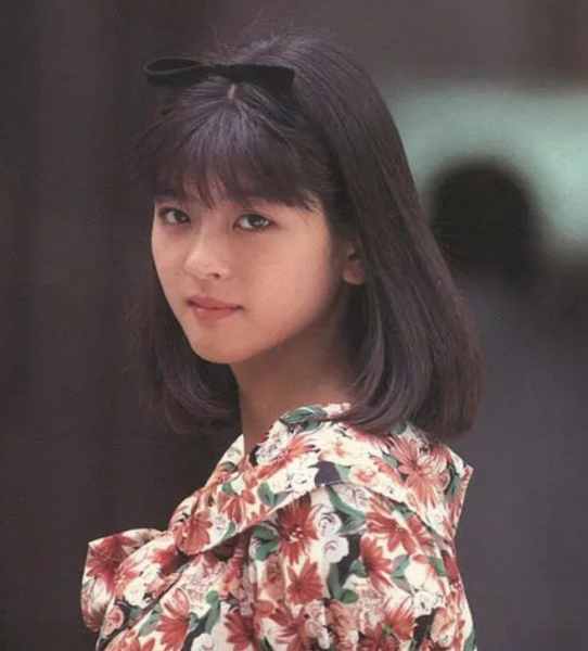 中山忍个人资料照片及简历