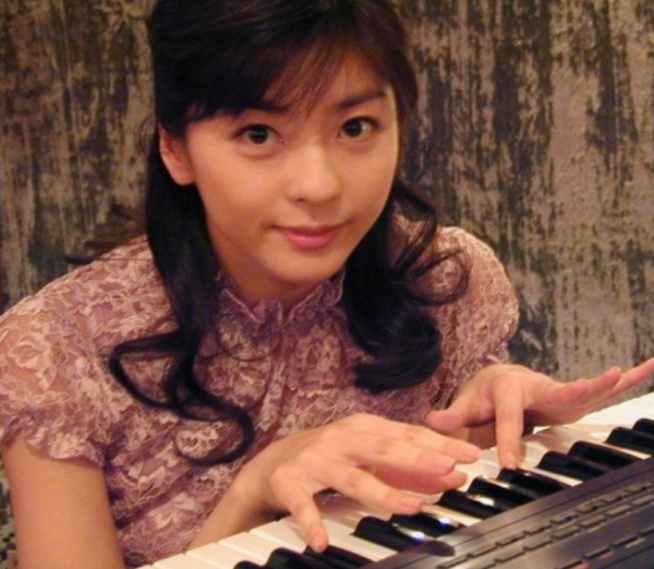 中山忍个人资料照片及简历