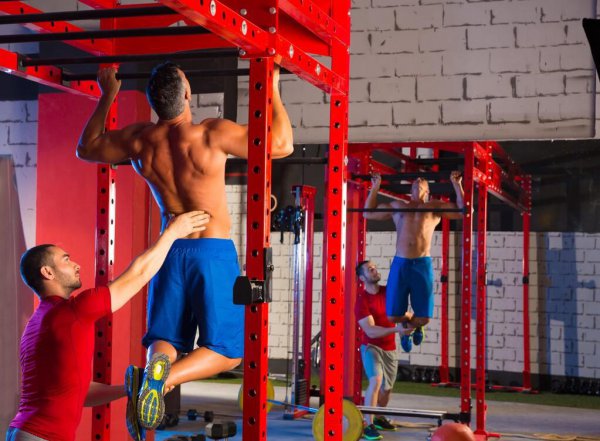 引体向上怎么荡起来更省力