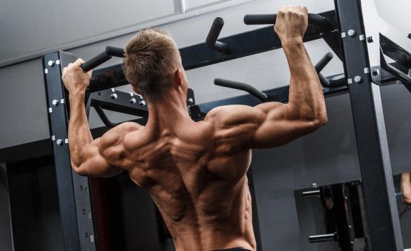 引体向上怎么荡起来更省力