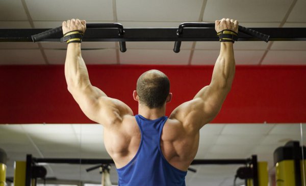 引体向上怎么荡起来更省力