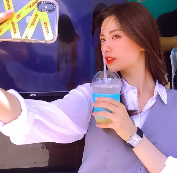 模特林珍娜的个人简历