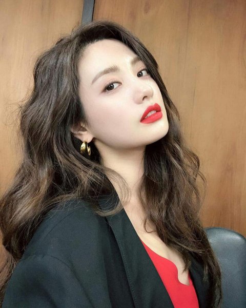 模特林珍娜的个人简历