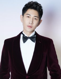 演员何明翰个人资料简介 何明翰说更努力才能有更好的角色