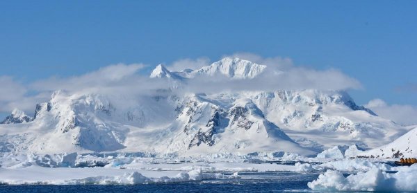 南极洲有人居住吗
