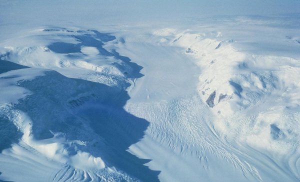 南极洲有人居住吗