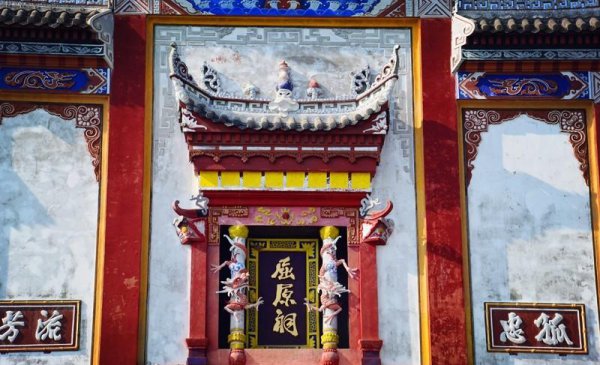 爱国诗人屈原是哪里人