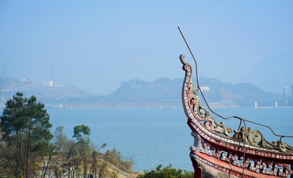 爱国诗人屈原是哪里人