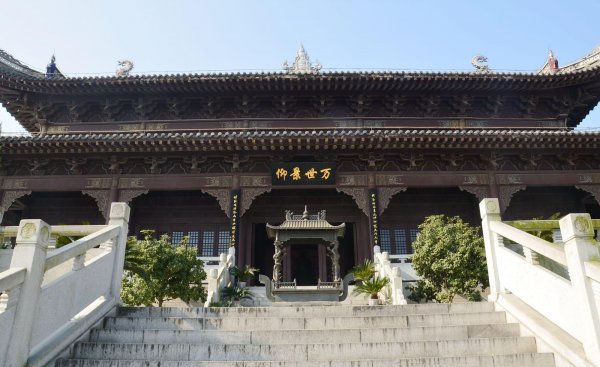 爱国诗人屈原是哪里人