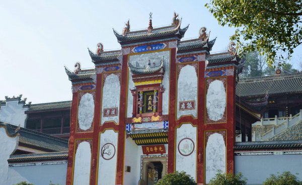 爱国诗人屈原是哪里人