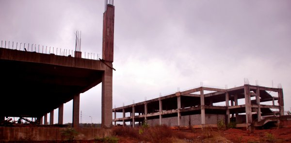 为什么房子都是封顶烂尾