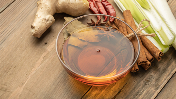 乳鸽煲汤用什么材料