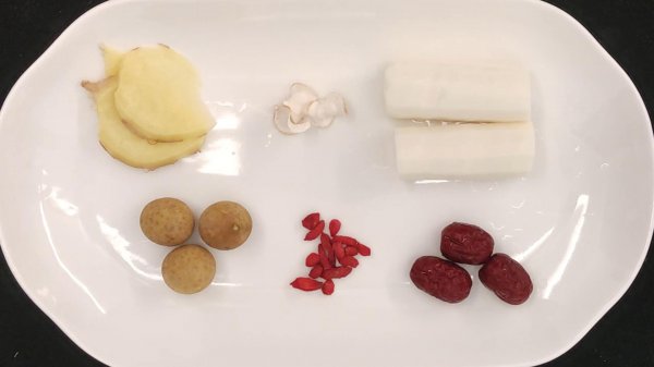 乳鸽煲汤用什么材料