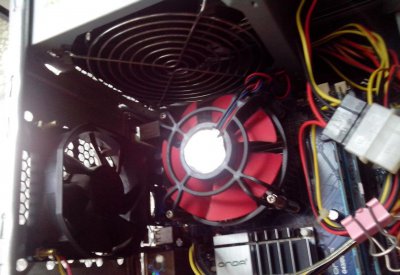 电脑运行时夹杂着滋滋的声音 电脑有噪音是怎么回事