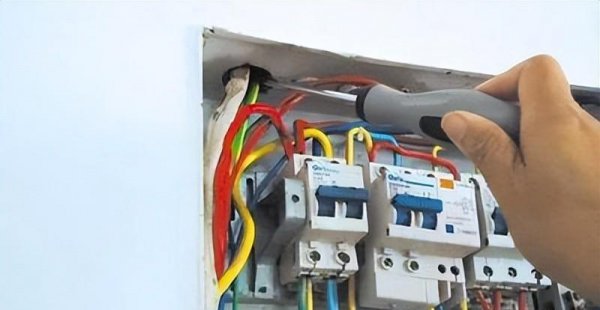 跳闸了推不上去怎么回事