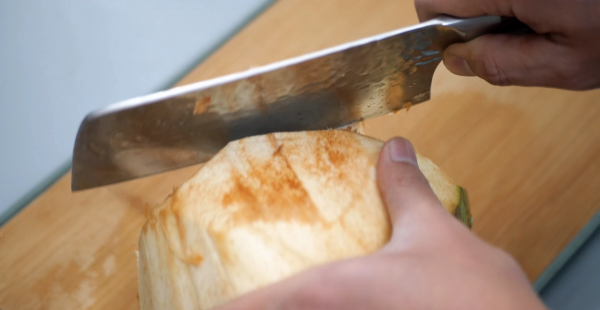 老椰子肉怎么弄出来