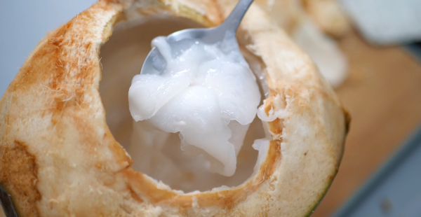 老椰子肉怎么弄出来