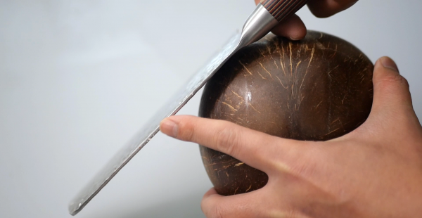 老椰子肉怎么弄出来