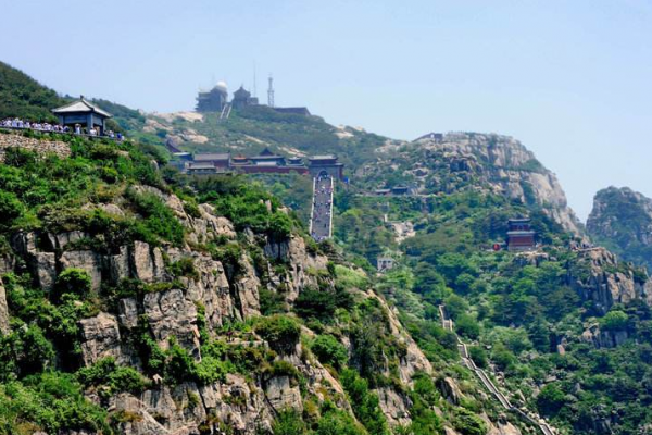 位于河南境内的嵩山多高