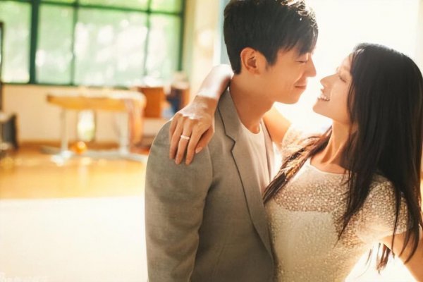 沈佳妮的第一任老公叫什么名字