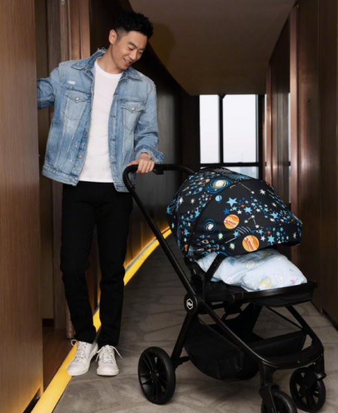 沈佳妮的第一任老公叫什么名字