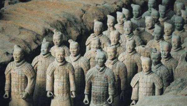 秦始皇和刘邦差多少岁