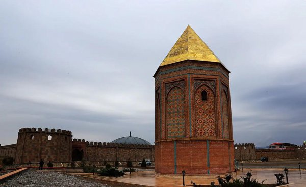 阿塞拜疆人口面积是多少