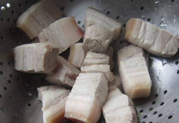 红烧肉焯水用冷水还是热水