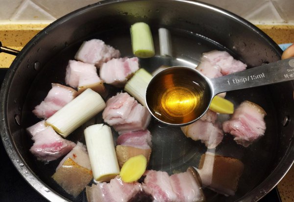 红烧肉焯水用冷水还是热水