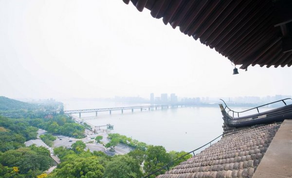 钱塘湖位于今天的哪里的地方