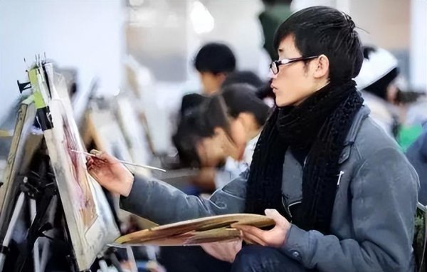 普通家庭适合艺考吗