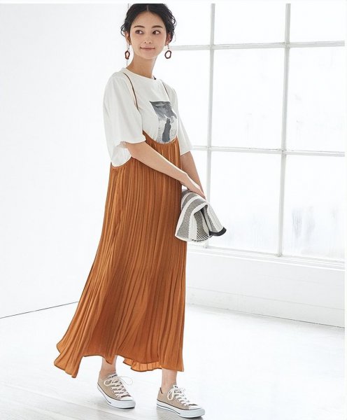 吊带裙太露怎么穿搭