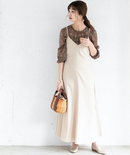 吊带裙太露怎么穿搭